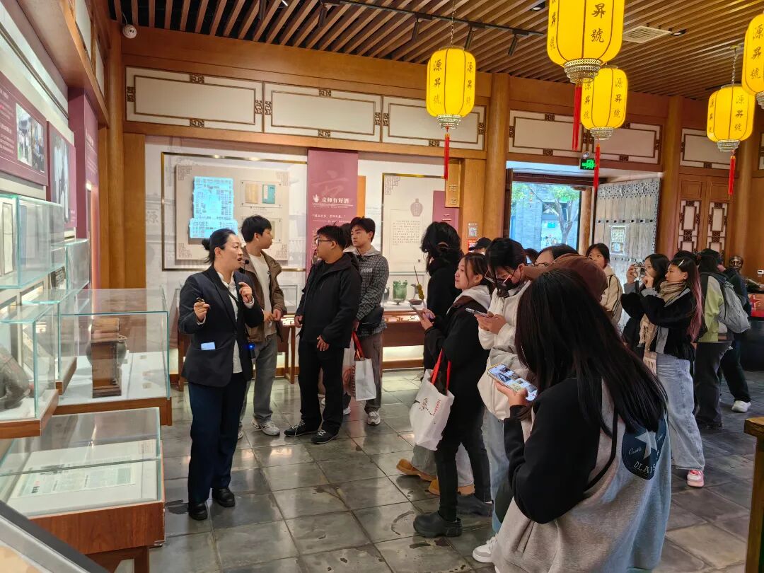 北京经济管理学院走进六必居、红星7.jpg