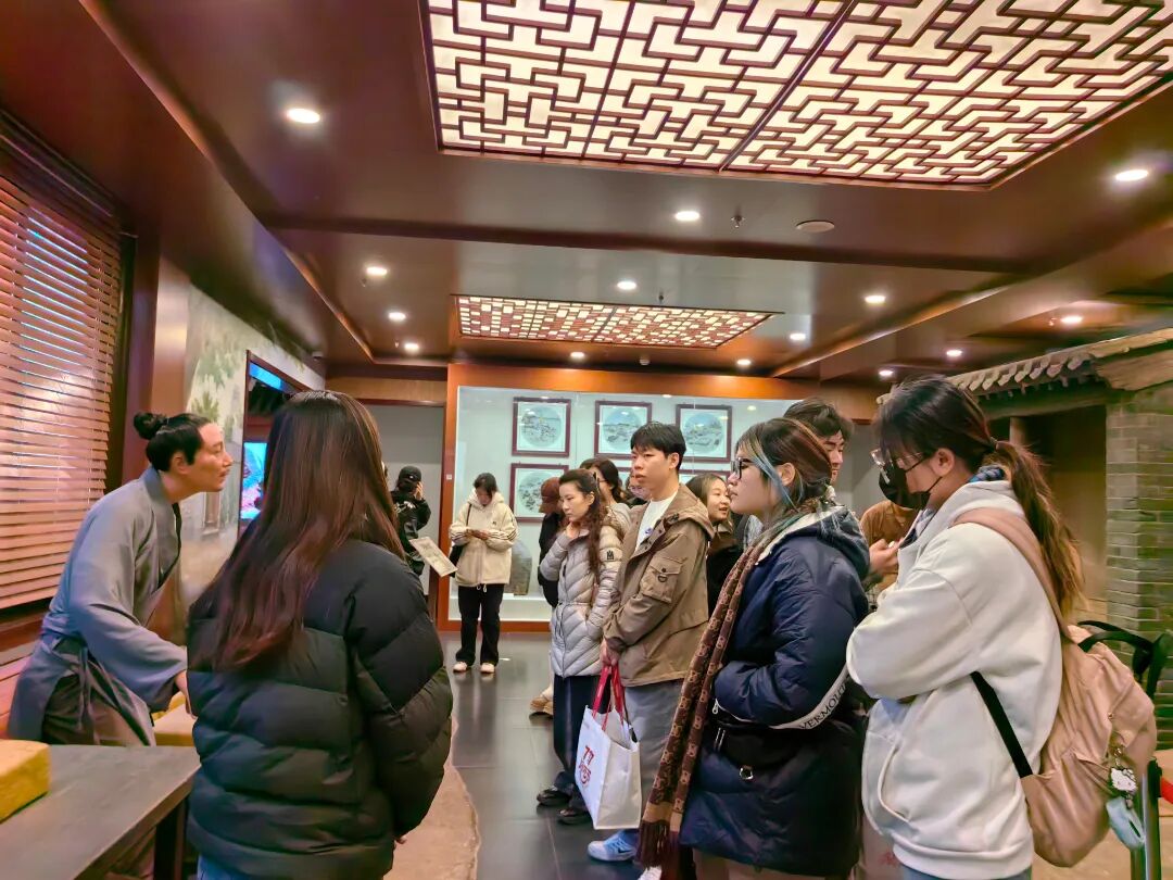 北京经济管理学院走进六必居、红星1.jpg