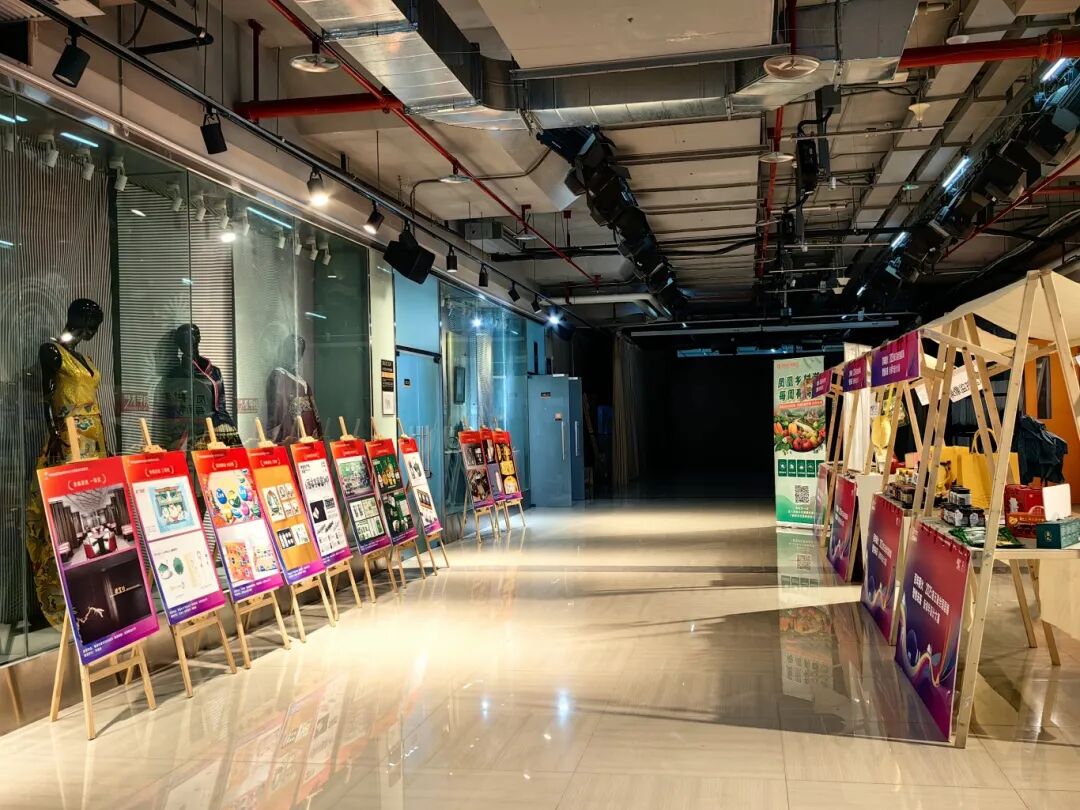 国潮新青年设计展走进联合大学-北京市商业学校 (3).jpg
