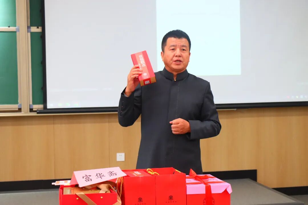 信远斋富华斋走进传媒大学5.jpg