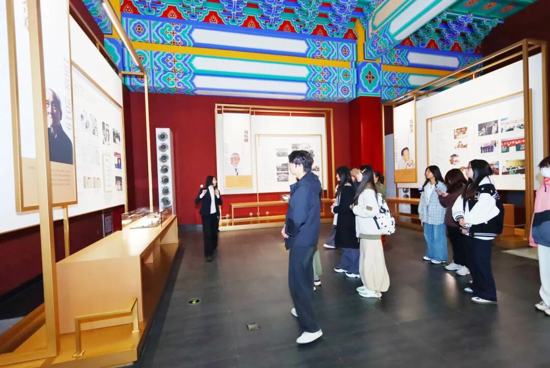 耿丹学院走进牛栏山5.jpg